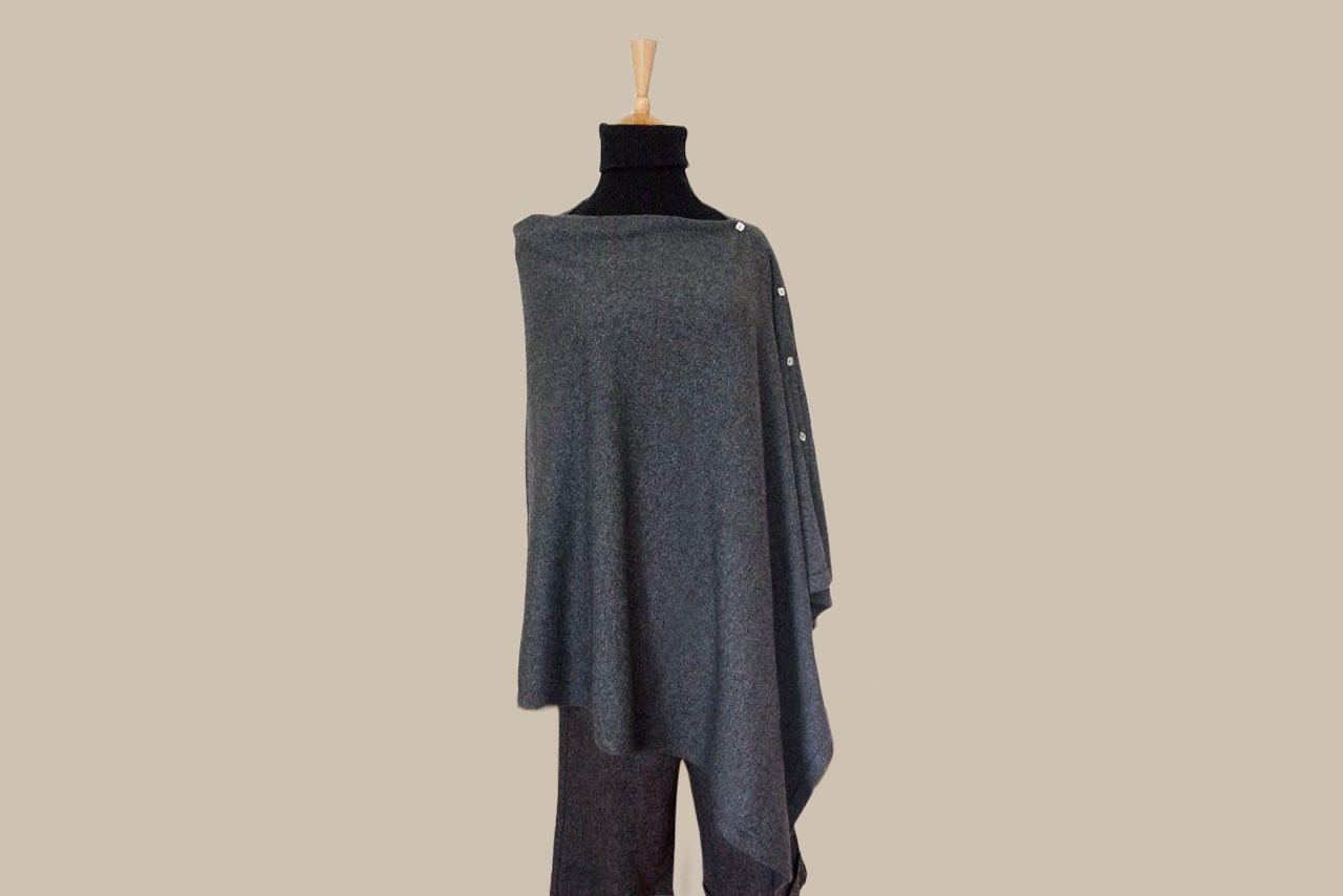100% Cashmere poncho with buttons